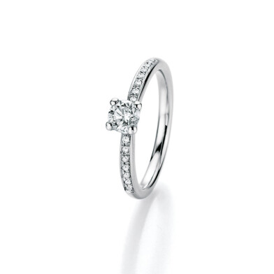 Brillantring mit 4-Griff-Fassung